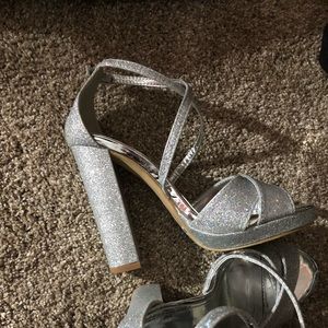 Holographic silver heels size 6.5 fits a 7